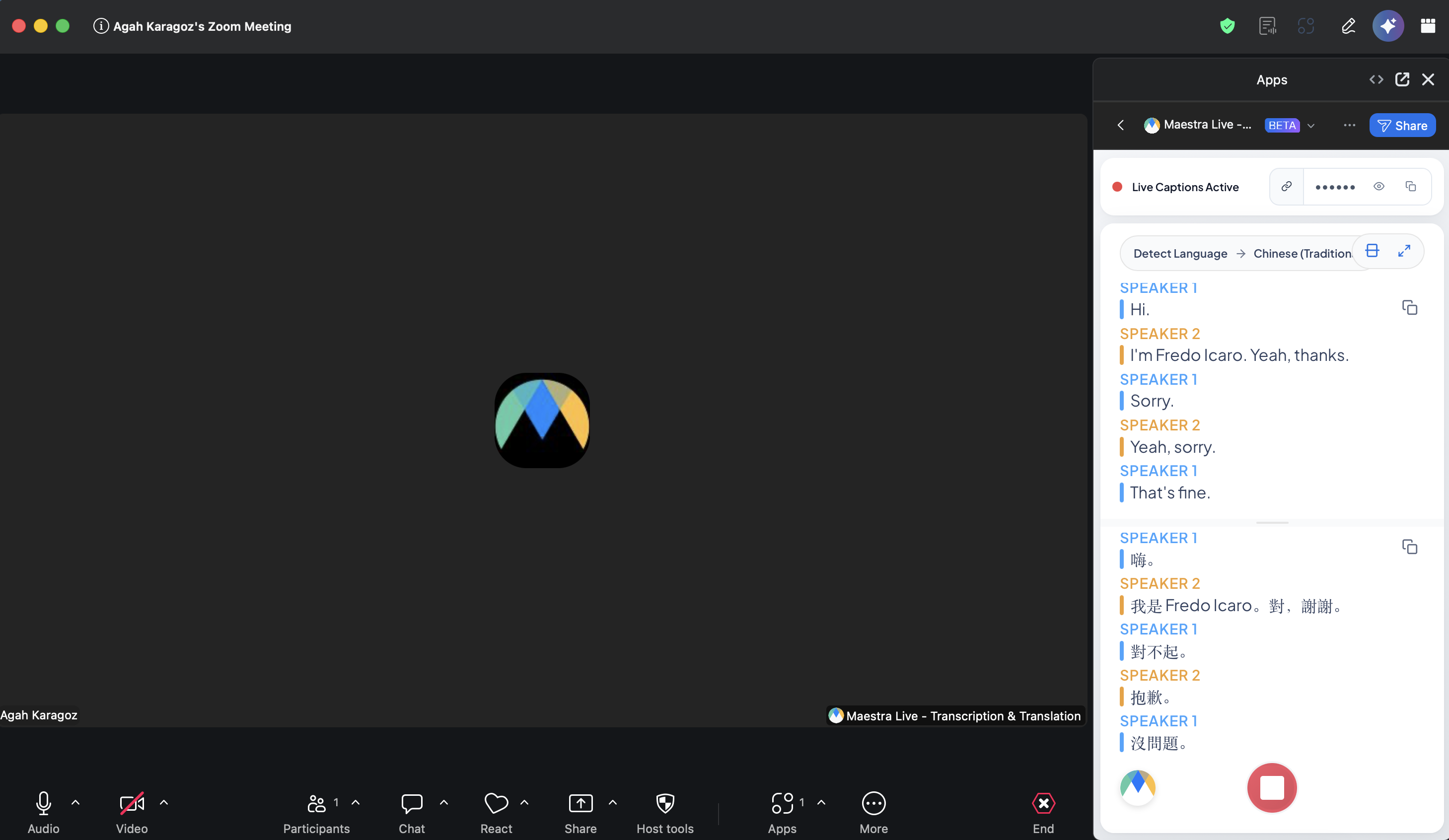 A running session. The header shows Live Captions Active with the share controls, and the captions scroll below in both languages.